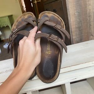 Brown crossed toe Birkenstock’s!